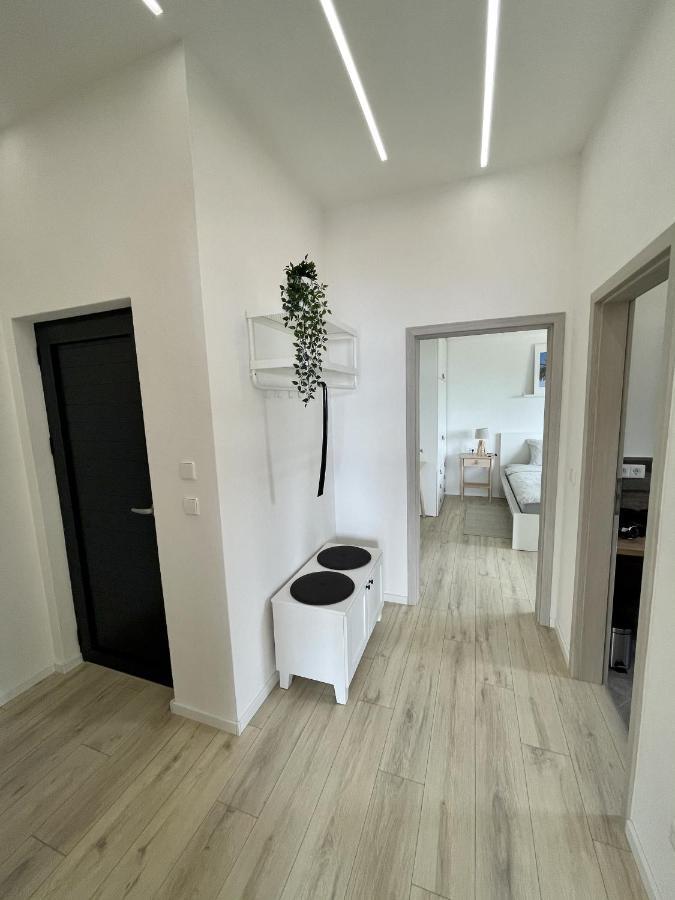 Lambda Holiday Apartments イェセニツェ エクステリア 写真