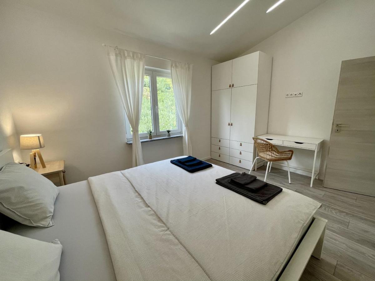 Lambda Holiday Apartments イェセニツェ エクステリア 写真