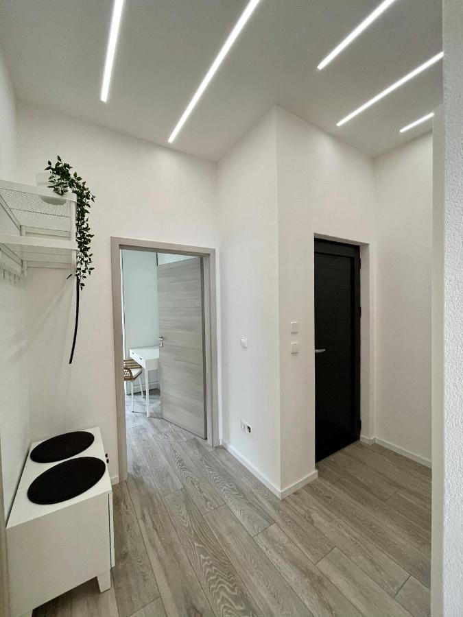 Lambda Holiday Apartments イェセニツェ エクステリア 写真