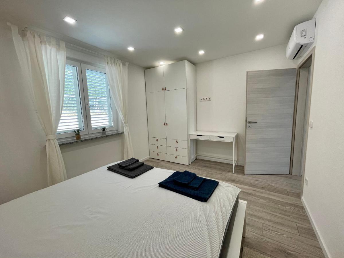 Lambda Holiday Apartments イェセニツェ エクステリア 写真