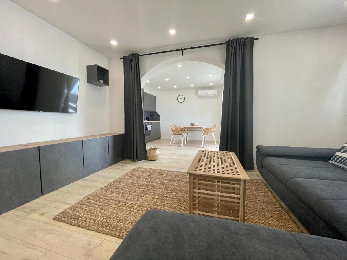 Lambda Holiday Apartments イェセニツェ エクステリア 写真